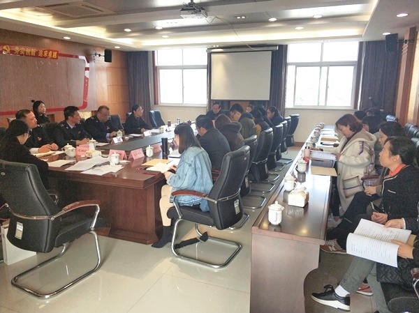 启东市审计局召开小微企业“减税降费”座谈会(图片).jpg 启东市审计局召开小微企业“减税降费”座谈会(图片).jpg